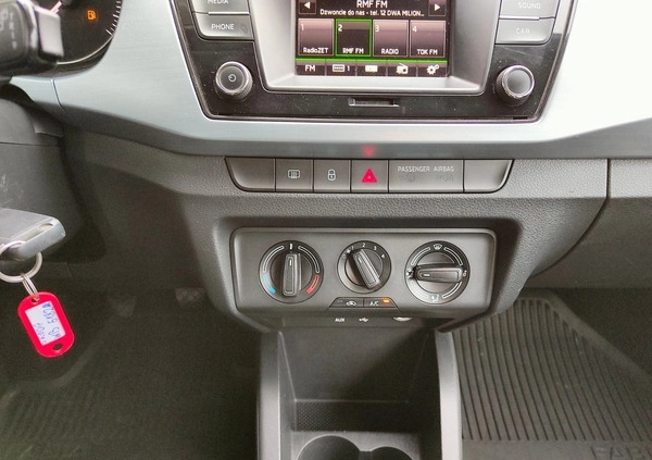 Skoda Fabia cena 34900 przebieg: 204199, rok produkcji 2018 z Bobowa małe 254